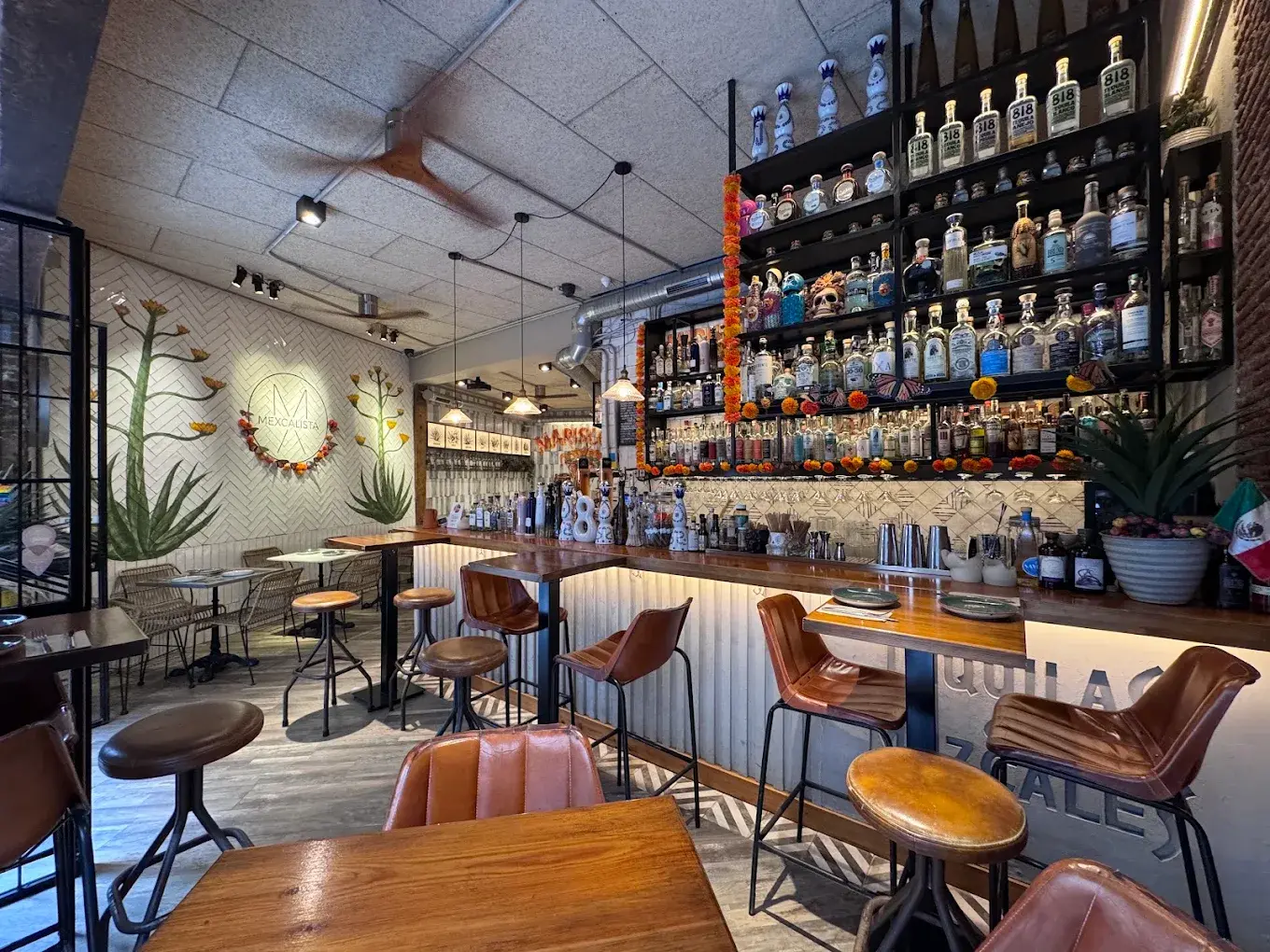 Interior de Mexcalista | Comida Mexicana | Mezcales y Tequilas