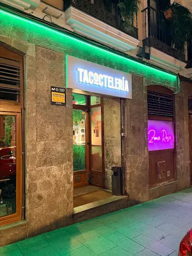 Interior de Taquería Tacoctelería