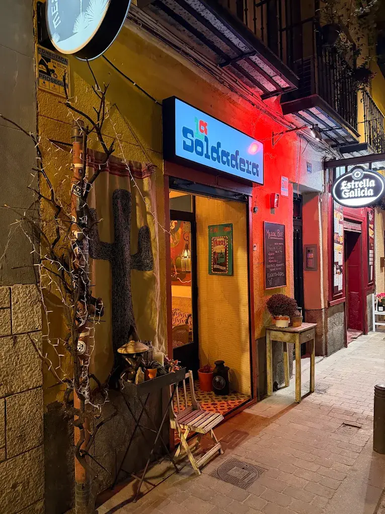 Interior de La Soldadera Mezcal Bar